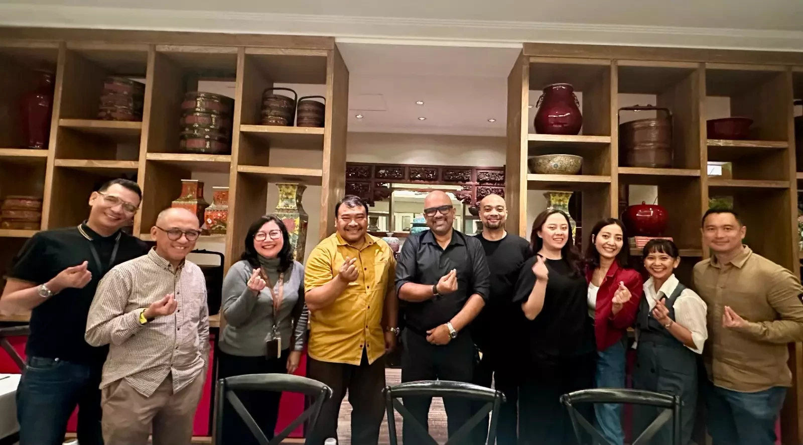Jajaran manajemen MDMedia dan Dentsu Group berfoto bersama saat pertemuan kolaborasi bisnis periklanan digital advertising di Jakarta.